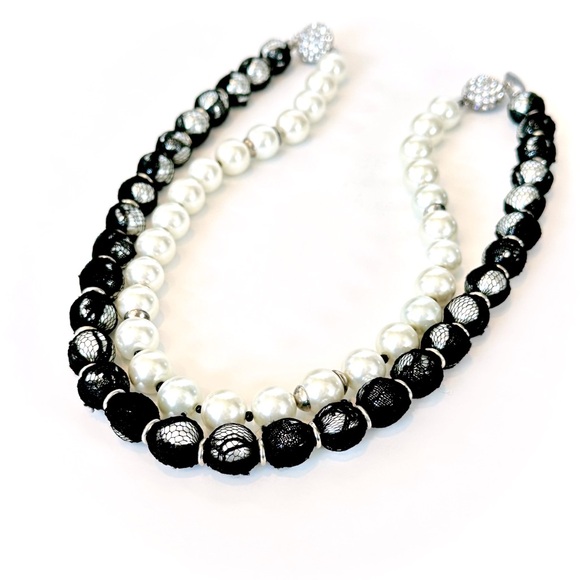 **2 necklaces in 1-Wear it 3 Ways** WHBM Long Black Lace Wrapped Pearl Necklace - Picture 3 of 16